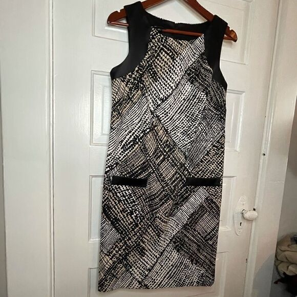 ABāStudioāSleevelessĀ &āFauxāPocketsāDress - Picture 3 of 11